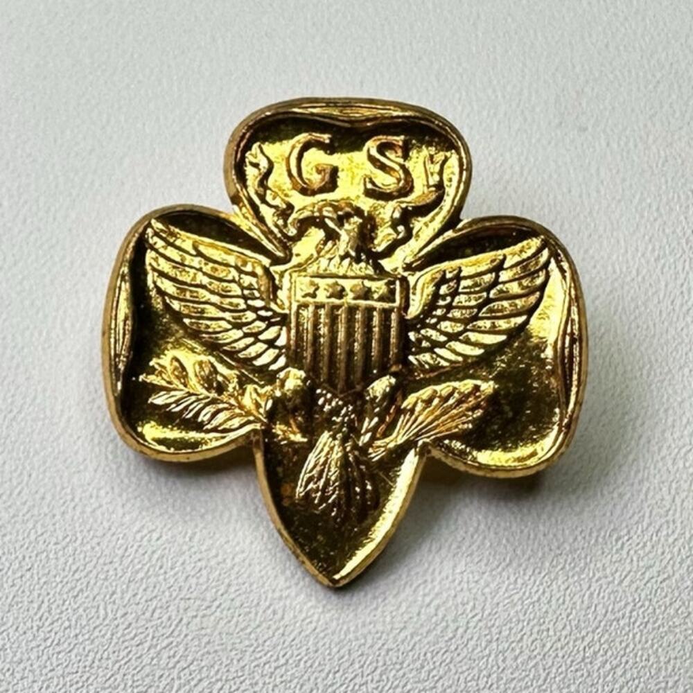 Vintage Girl Scouts Gold Tone Pin Eagle Design Fraternal Collectible Lapel Badge